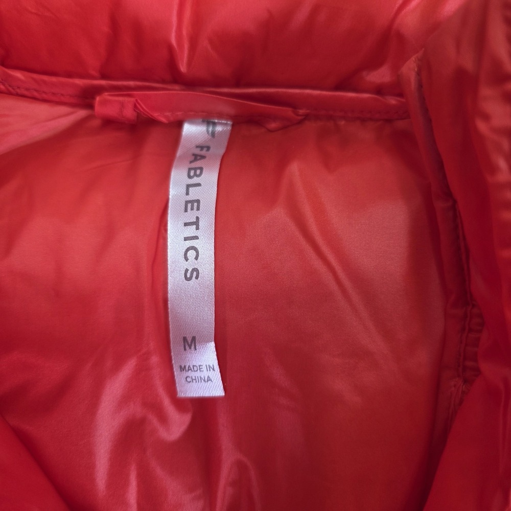 Fabletics Elliot Packable Electric Cherry Puffer Vest Women's Sz Medium Pockets - Picture 4 of 9